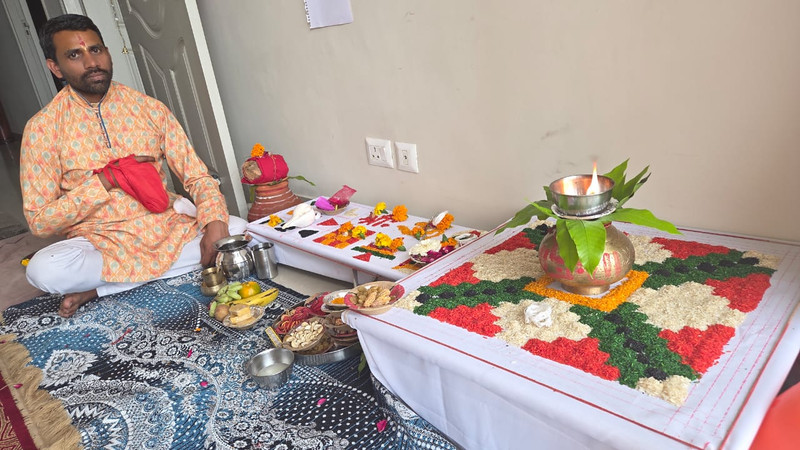 Astro Dhananjay performing anusthan kendra